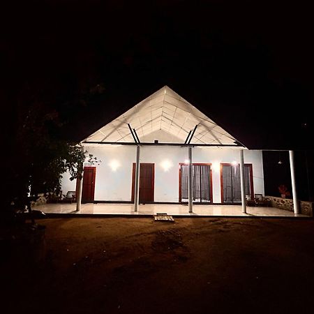 Neem Holiday Bungalow Yala Tissamaharama Exterior photo